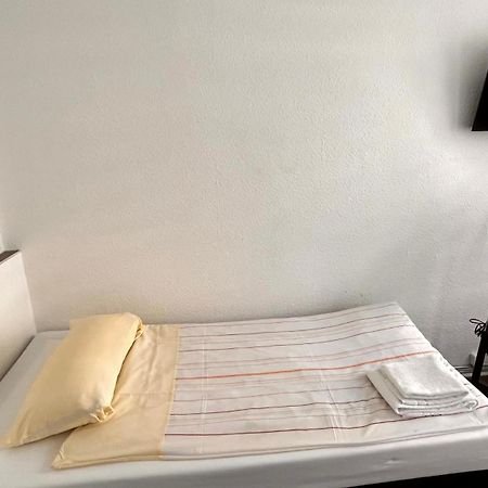 Modernes Apartment Mit 2 Schlafzimmern Und Privatparkplatz Nahe Innenstadt 노이뮌스터 외부 사진