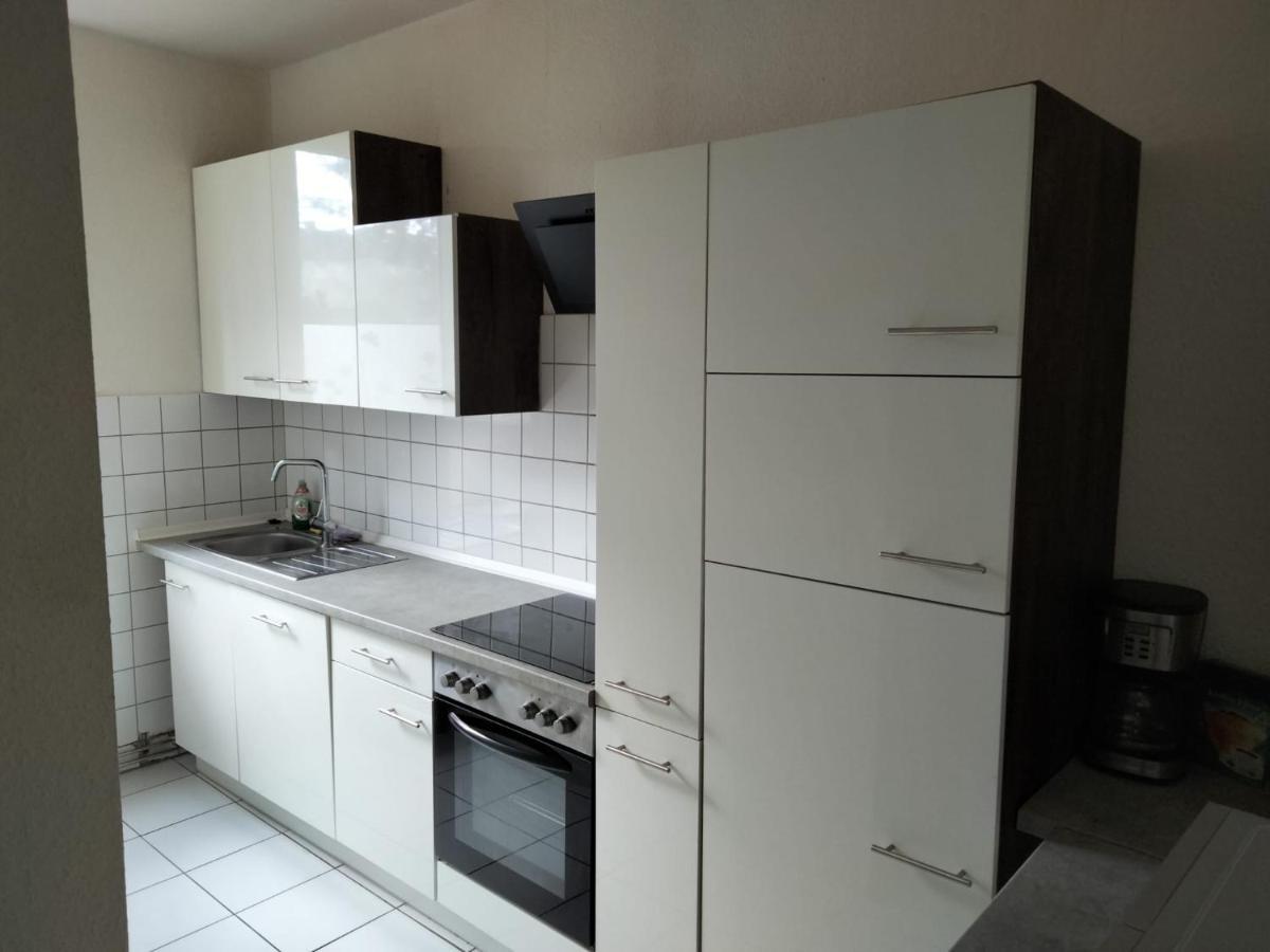 Modernes Apartment Mit 2 Schlafzimmern Und Privatparkplatz Nahe Innenstadt 노이뮌스터 외부 사진