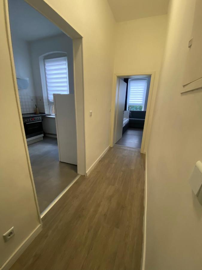 Modernes Apartment Mit 2 Schlafzimmern Und Privatparkplatz Nahe Innenstadt 노이뮌스터 외부 사진