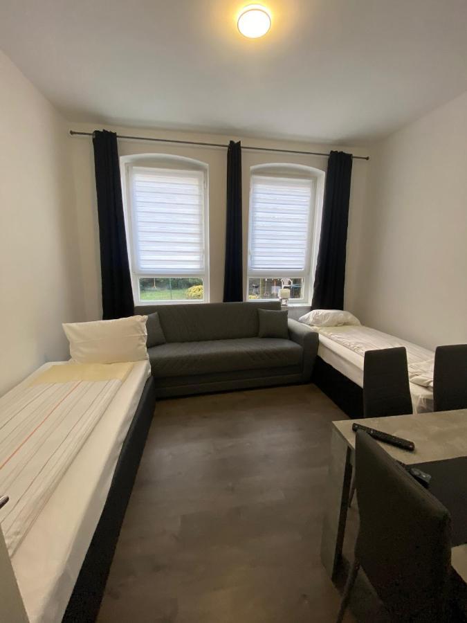 Modernes Apartment Mit 2 Schlafzimmern Und Privatparkplatz Nahe Innenstadt 노이뮌스터 외부 사진