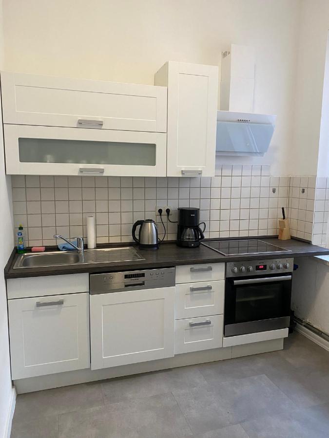 Modernes Apartment Mit 2 Schlafzimmern Und Privatparkplatz Nahe Innenstadt 노이뮌스터 외부 사진