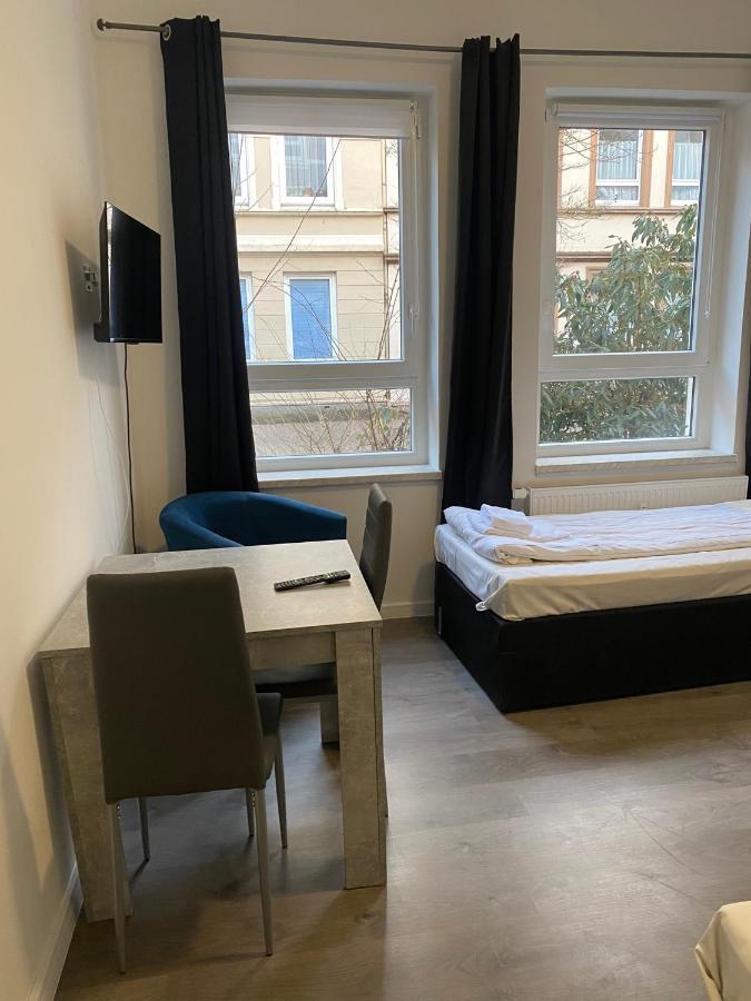 Modernes Apartment Mit 2 Schlafzimmern Und Privatparkplatz Nahe Innenstadt 노이뮌스터 외부 사진