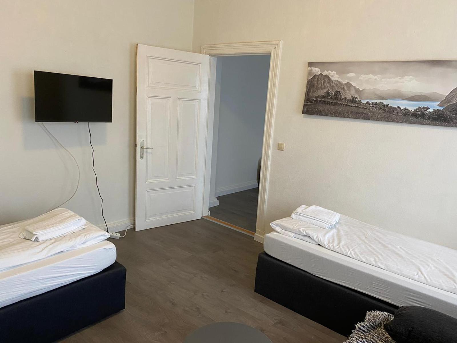 Modernes Apartment Mit 2 Schlafzimmern Und Privatparkplatz Nahe Innenstadt 노이뮌스터 외부 사진