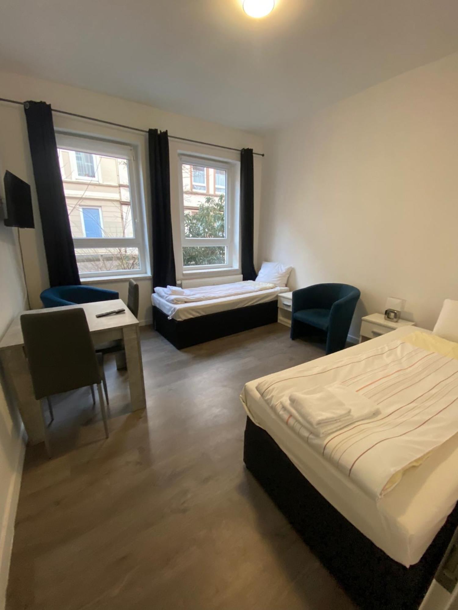 Modernes Apartment Mit 2 Schlafzimmern Und Privatparkplatz Nahe Innenstadt 노이뮌스터 외부 사진