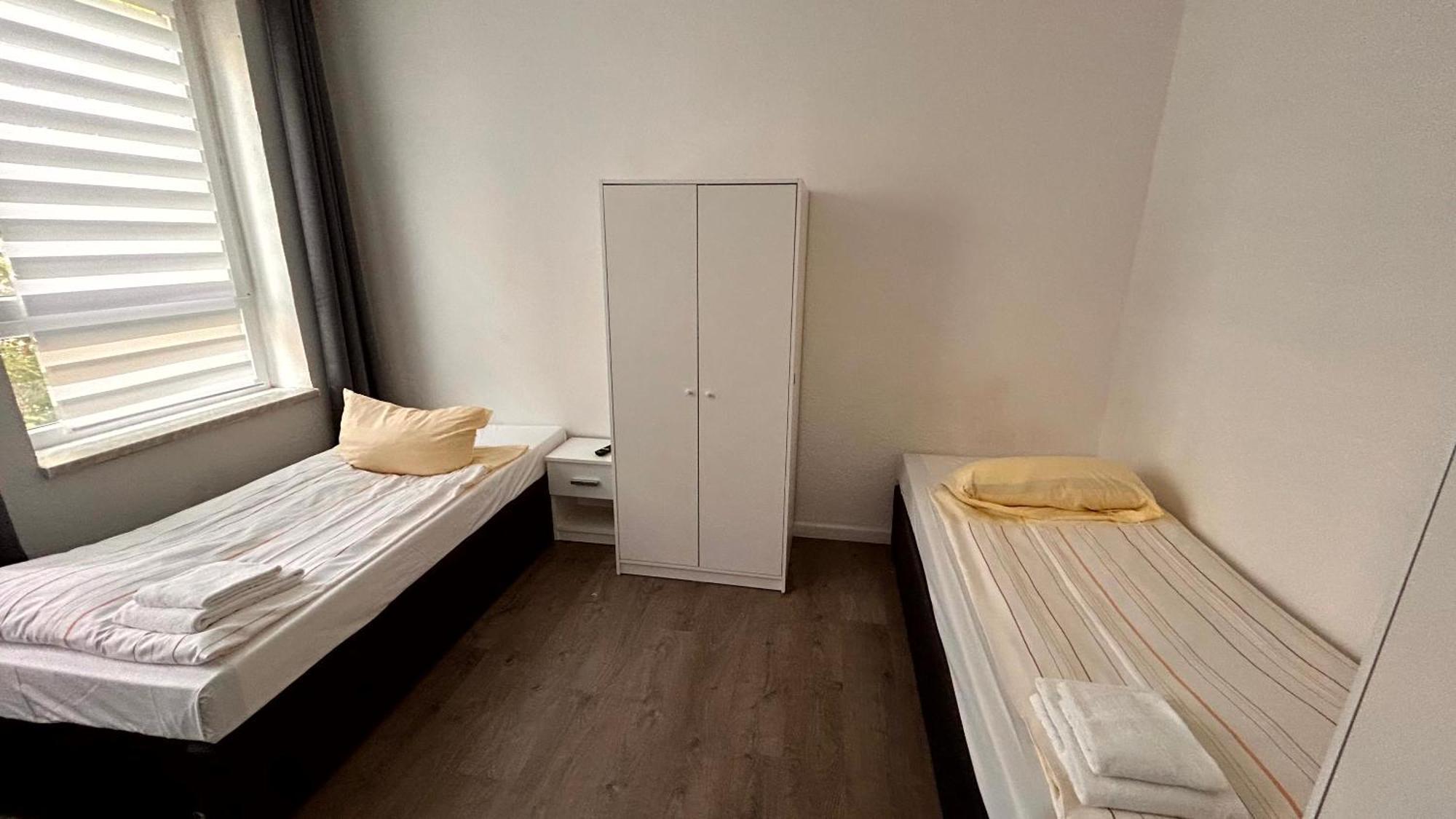 Modernes Apartment Mit 2 Schlafzimmern Und Privatparkplatz Nahe Innenstadt 노이뮌스터 외부 사진
