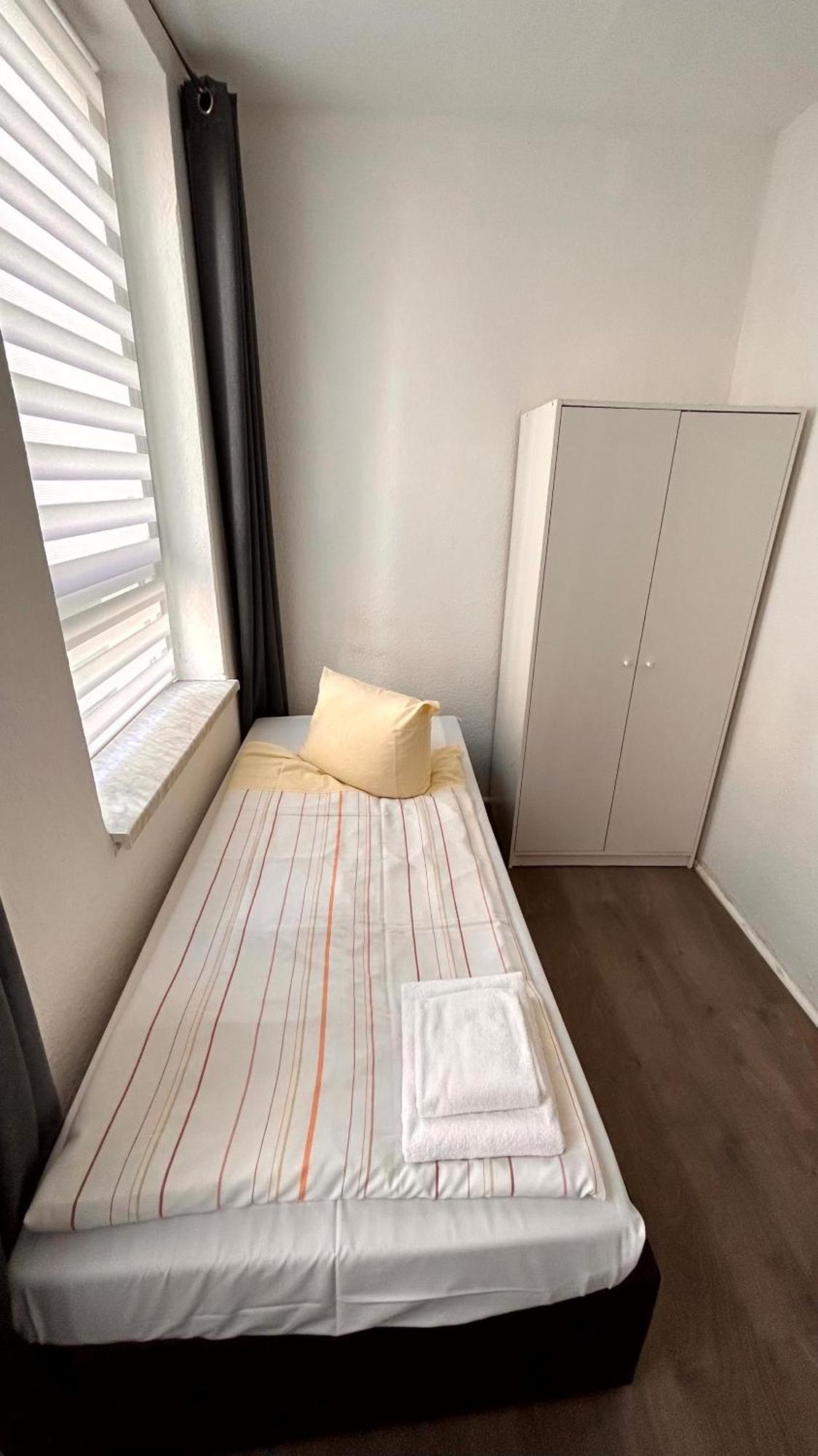 Modernes Apartment Mit 2 Schlafzimmern Und Privatparkplatz Nahe Innenstadt 노이뮌스터 외부 사진