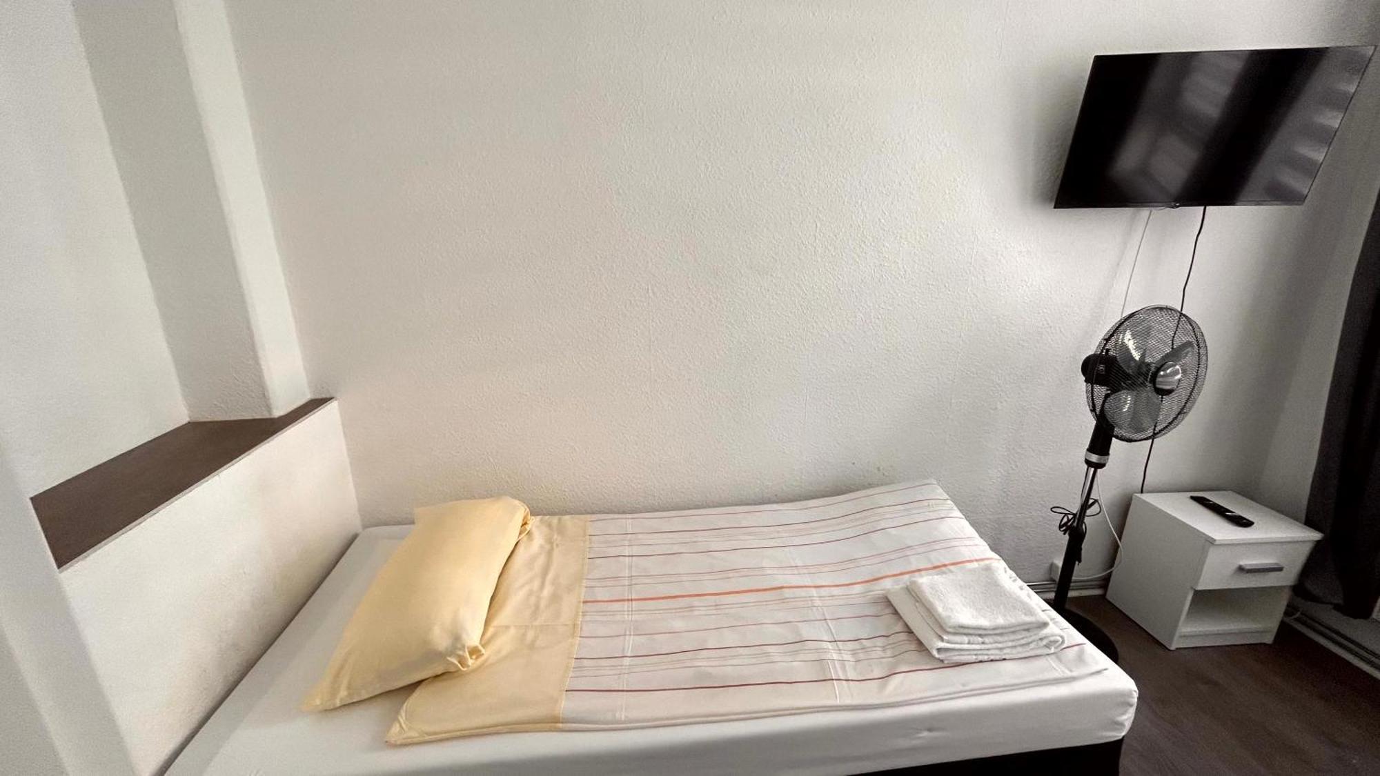 Modernes Apartment Mit 2 Schlafzimmern Und Privatparkplatz Nahe Innenstadt 노이뮌스터 외부 사진