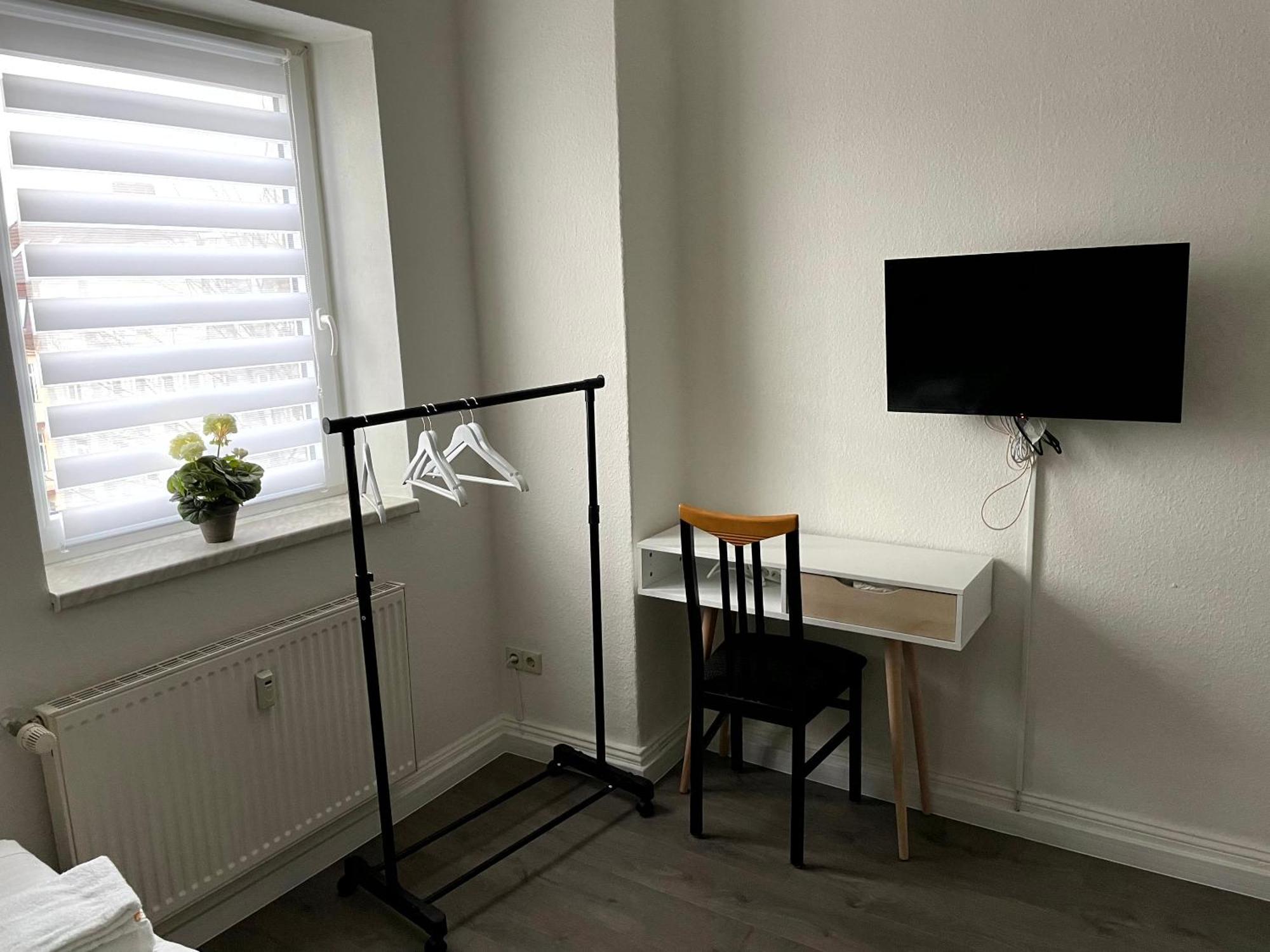 Modernes Apartment Mit 2 Schlafzimmern Und Privatparkplatz Nahe Innenstadt 노이뮌스터 외부 사진