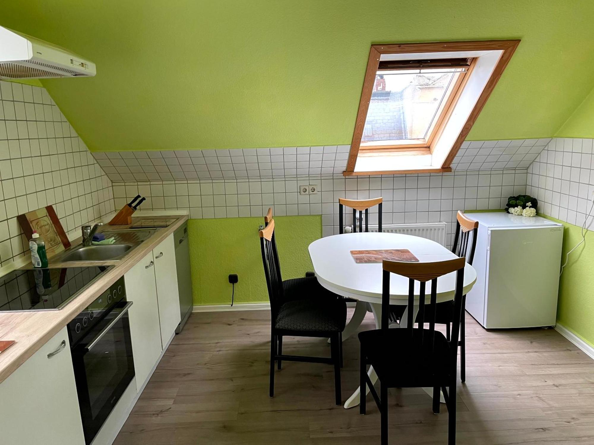Modernes Apartment Mit 2 Schlafzimmern Und Privatparkplatz Nahe Innenstadt 노이뮌스터 외부 사진