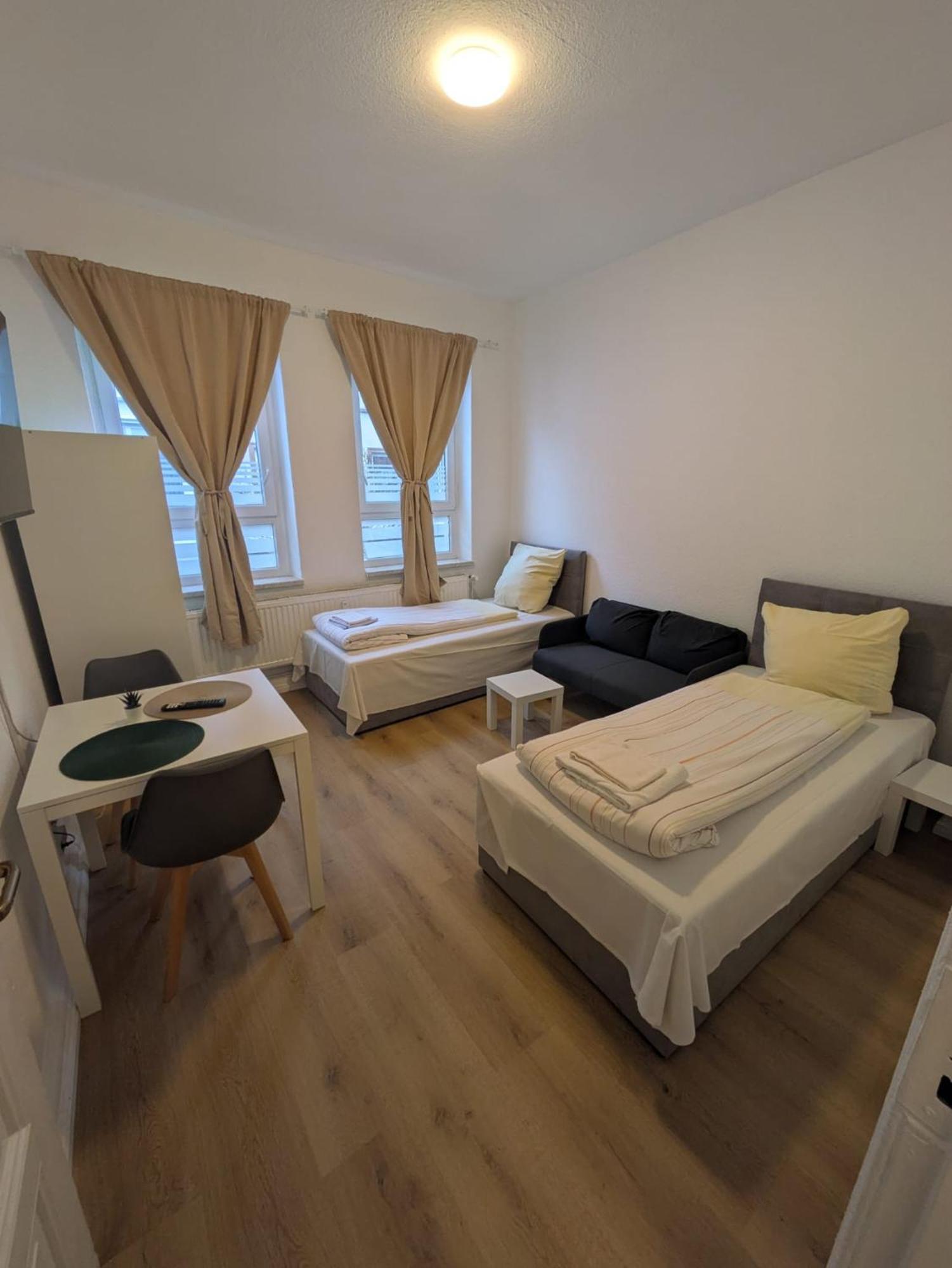 Modernes Apartment Mit 2 Schlafzimmern Und Privatparkplatz Nahe Innenstadt 노이뮌스터 외부 사진