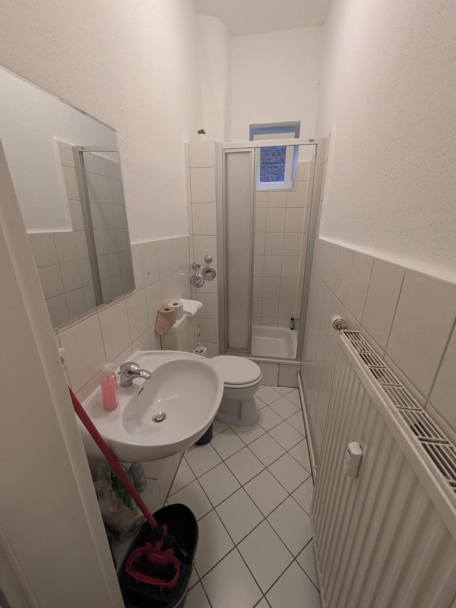 Modernes Apartment Mit 2 Schlafzimmern Und Privatparkplatz Nahe Innenstadt 노이뮌스터 외부 사진