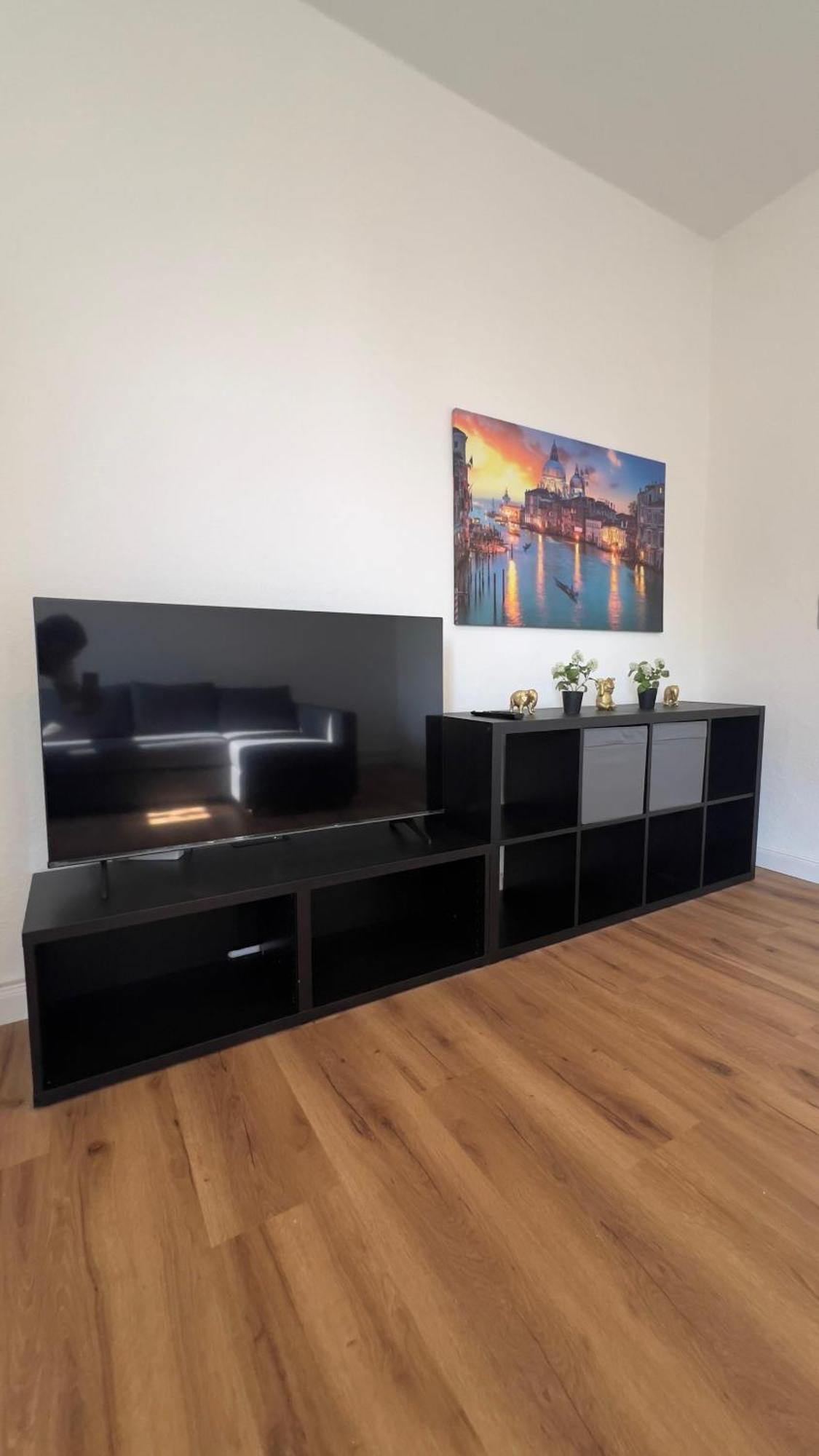 Modernes Apartment Mit 2 Schlafzimmern Und Privatparkplatz Nahe Innenstadt 노이뮌스터 외부 사진
