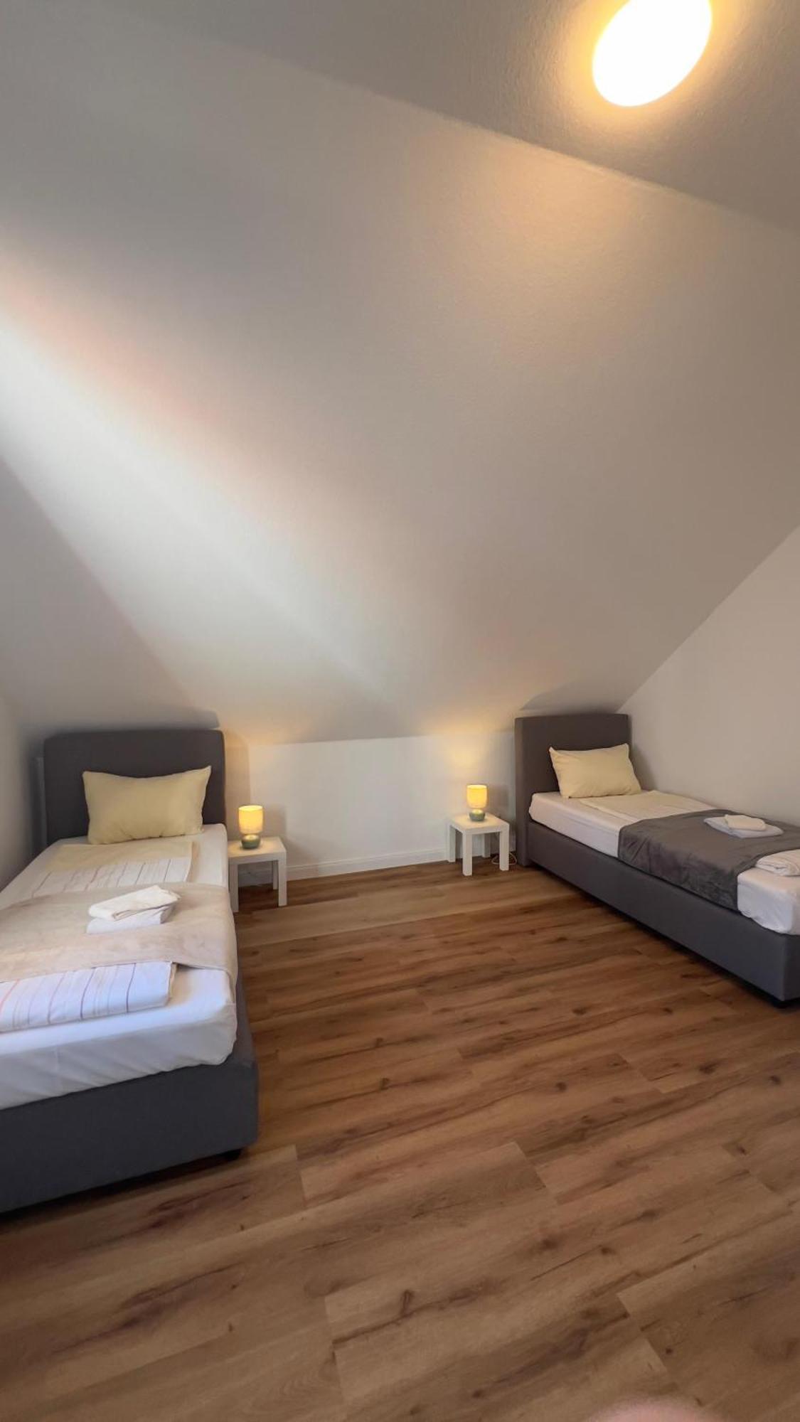 Modernes Apartment Mit 2 Schlafzimmern Und Privatparkplatz Nahe Innenstadt 노이뮌스터 외부 사진