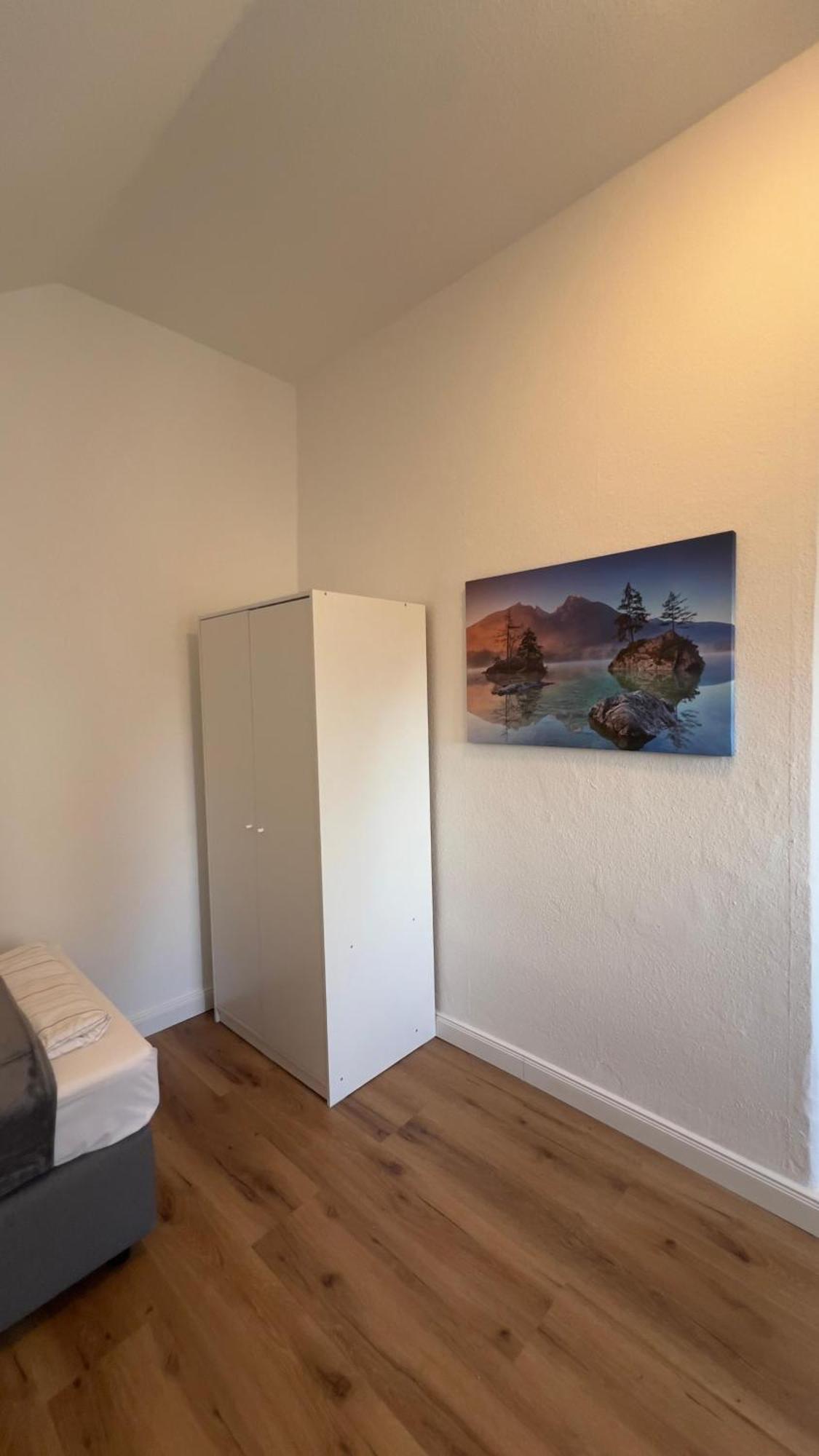Modernes Apartment Mit 2 Schlafzimmern Und Privatparkplatz Nahe Innenstadt 노이뮌스터 외부 사진