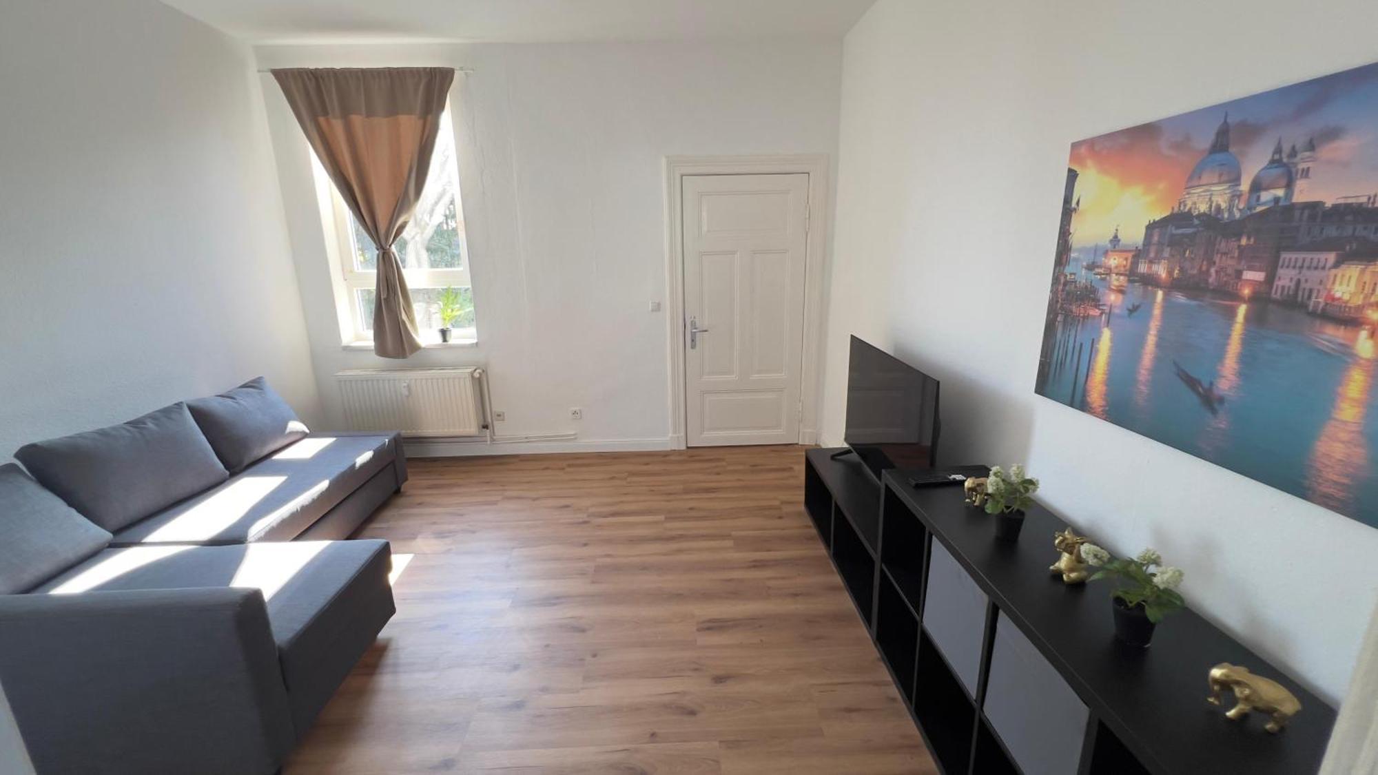 Modernes Apartment Mit 2 Schlafzimmern Und Privatparkplatz Nahe Innenstadt 노이뮌스터 외부 사진
