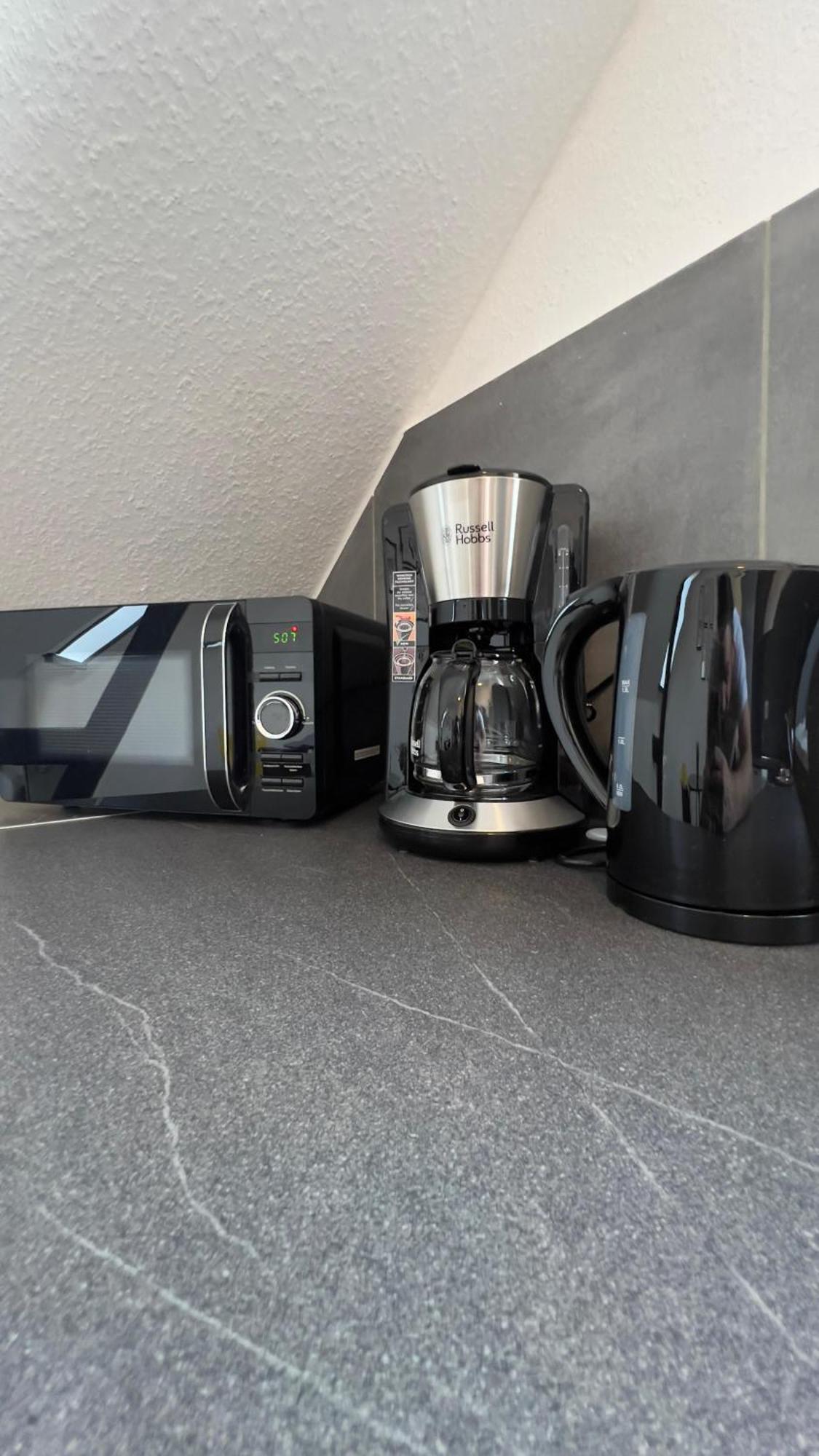 Modernes Apartment Mit 2 Schlafzimmern Und Privatparkplatz Nahe Innenstadt 노이뮌스터 외부 사진